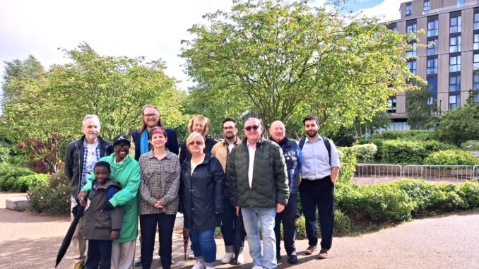 Woodberry Downs Greenery looking at its best in sunshine under a blue sky for Mayor Garbett's visit.
